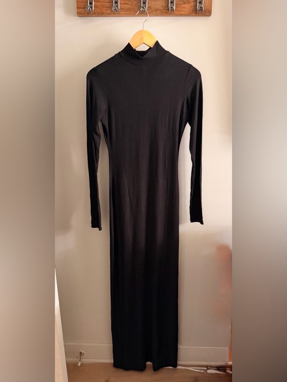 SKIMS 
Long Sleeve Full-Length Turtleneck Dress (Soft lounge collection) - Picture 6 of 7